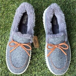 Skechers Women's Size 9 Cozy Ojai Moccasin Slipper